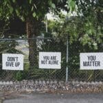 Pancartes bienveillantes de soutien pour accompagner les addictions comportementales avec la naturopathie