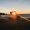 Posture de yoga au lever du soleil sur la plage – naturopathie et équilibre corps-esprit au Pays Basque.